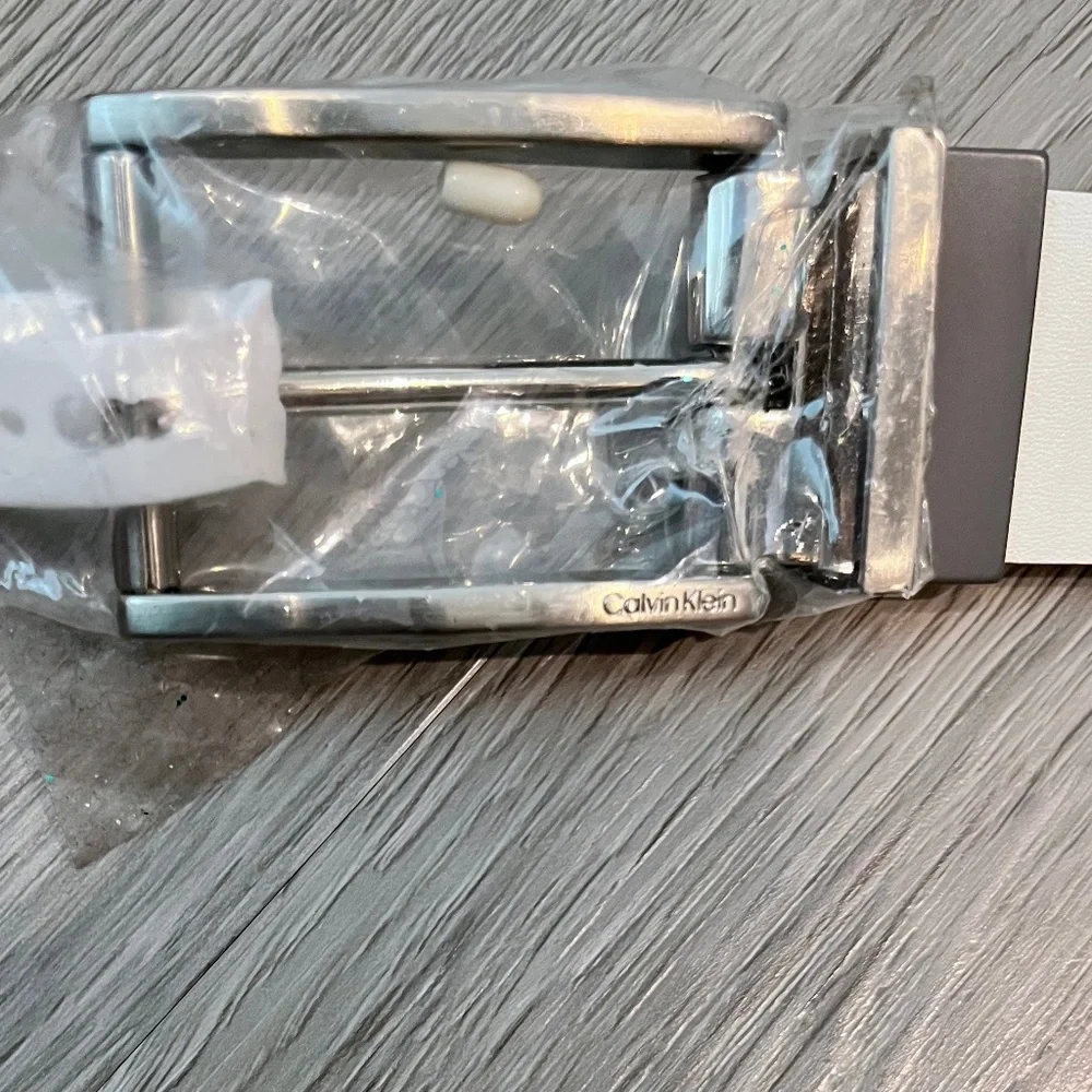 (NWD) Calvin Klein Big Boys Reversible Leather Belt Gray/White Size S (22-24)